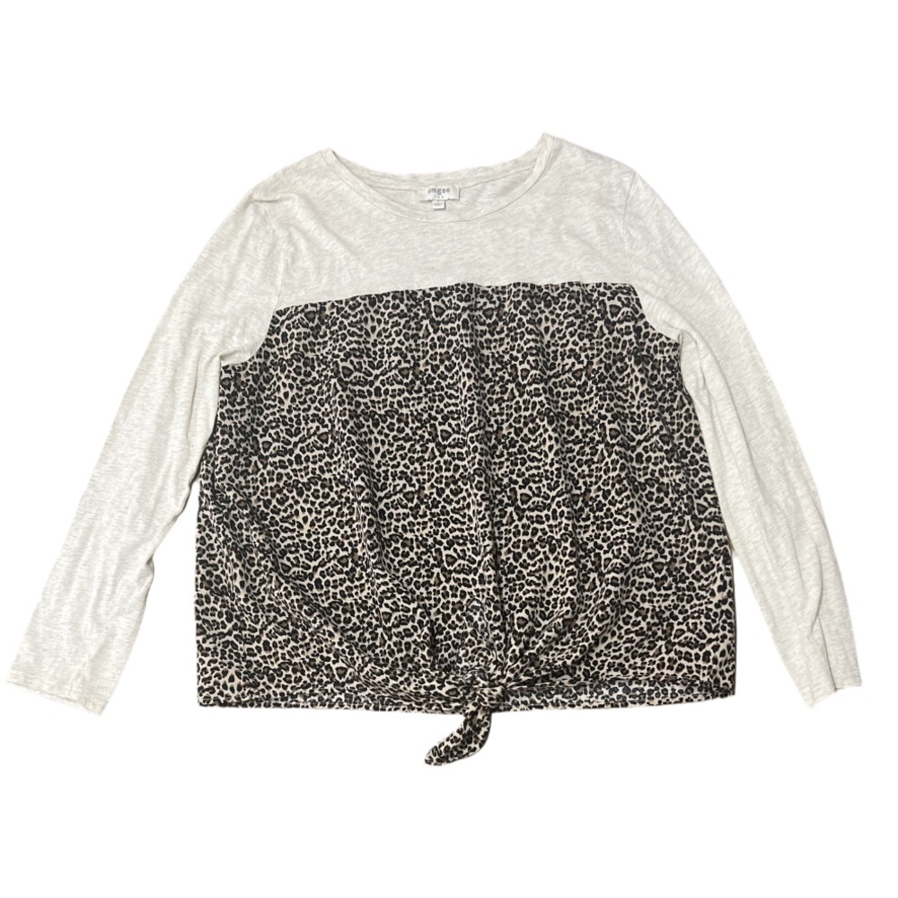 Umgee Womens Leopard Print long sleeve 
Size: Large